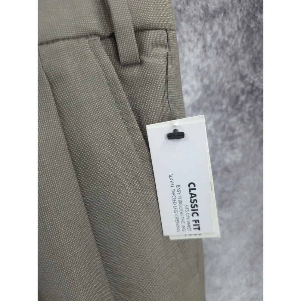 Van Heusen  Dress Pants Mens 34 X 32 Beige Classic Fit No Iron Pleated New‎